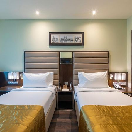 Vivanta Hyderabad, Begumpet Exterior foto Deluxe Room