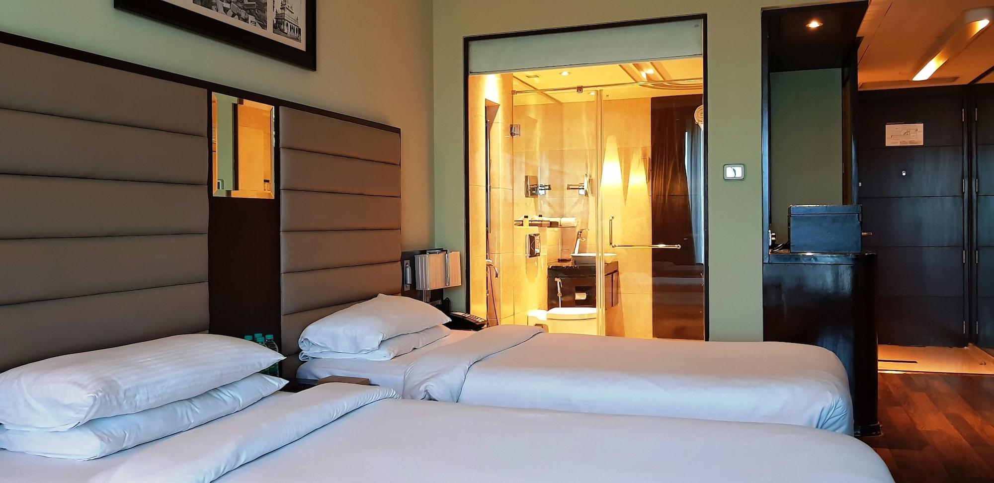Vivanta Hyderabad, Begumpet Exterior foto A room at the hotel