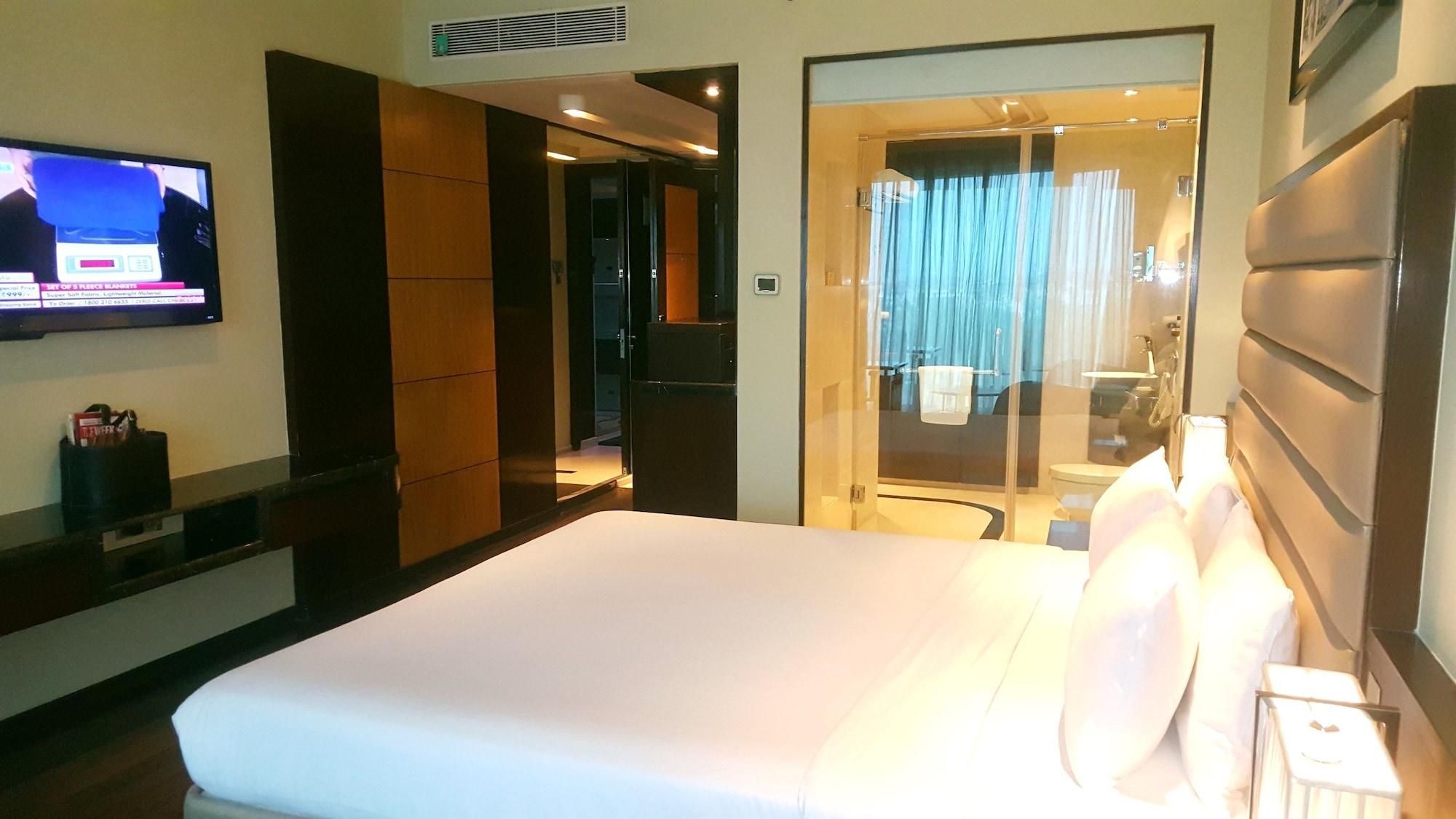 Vivanta Hyderabad, Begumpet Exterior foto A room at the hotel