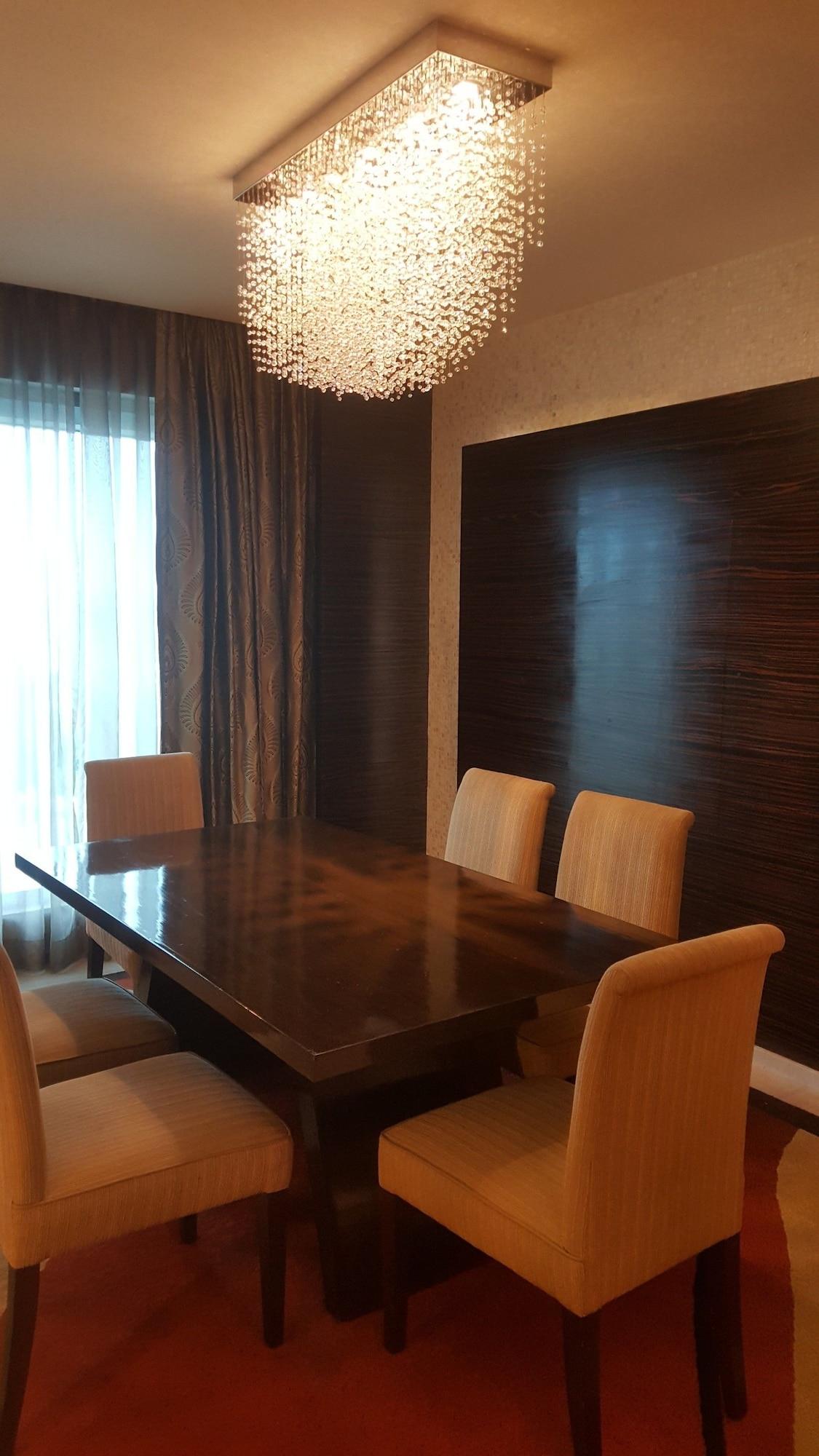 Vivanta Hyderabad, Begumpet Exterior foto A meeting room at the hotel