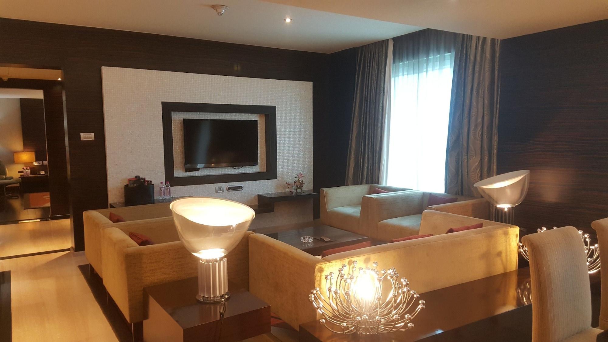 Vivanta Hyderabad, Begumpet Exterior foto Living room of a suite at the hotel