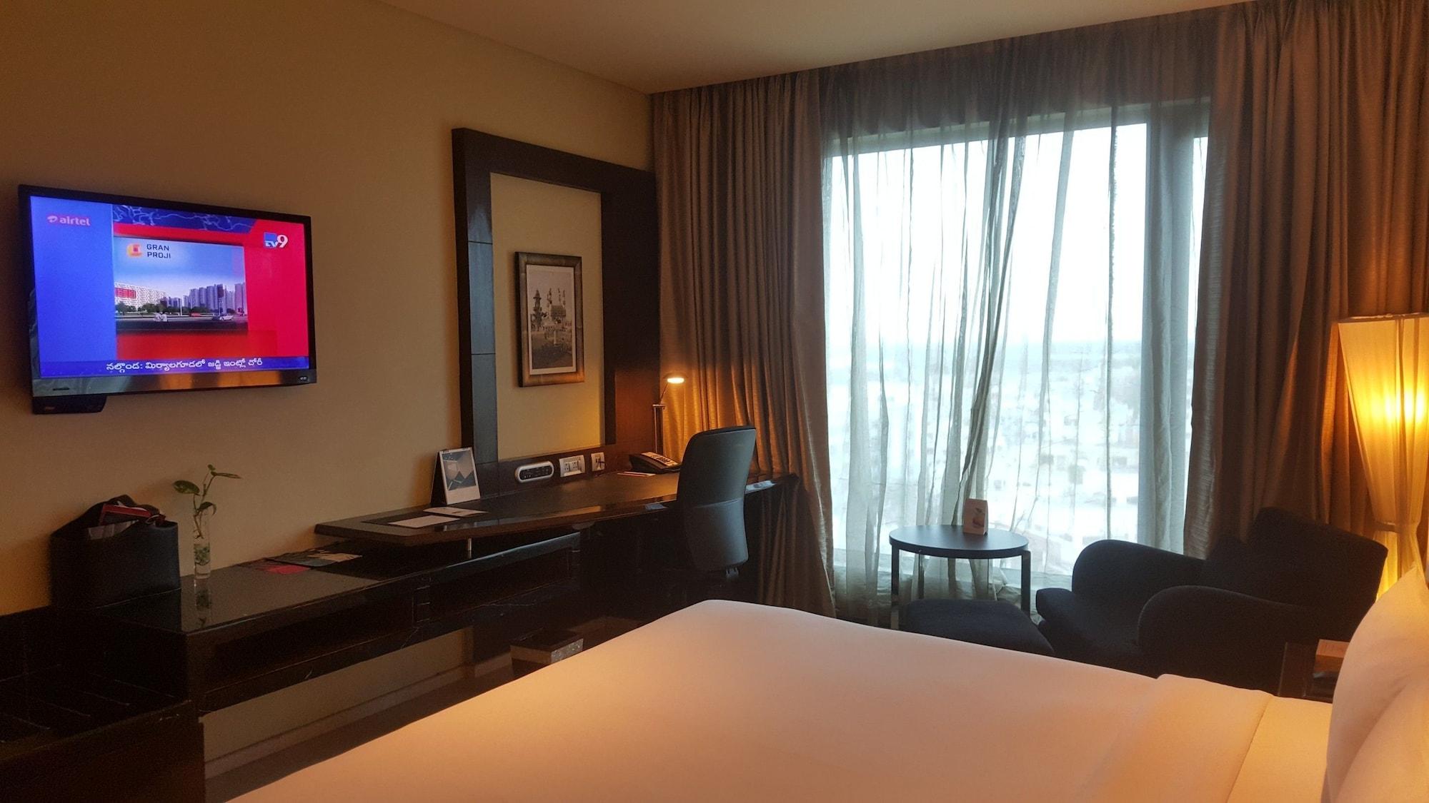 Vivanta Hyderabad, Begumpet Exterior foto A room at the hotel