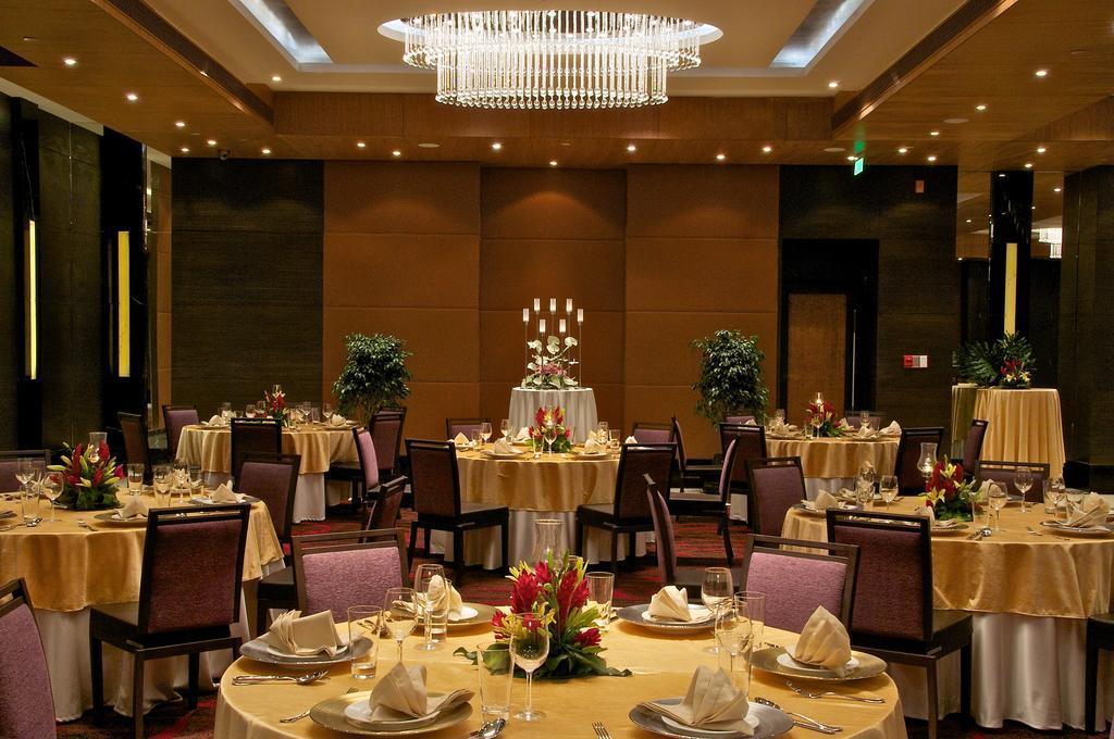 Vivanta Hyderabad, Begumpet Exterior foto The Imperial Hall