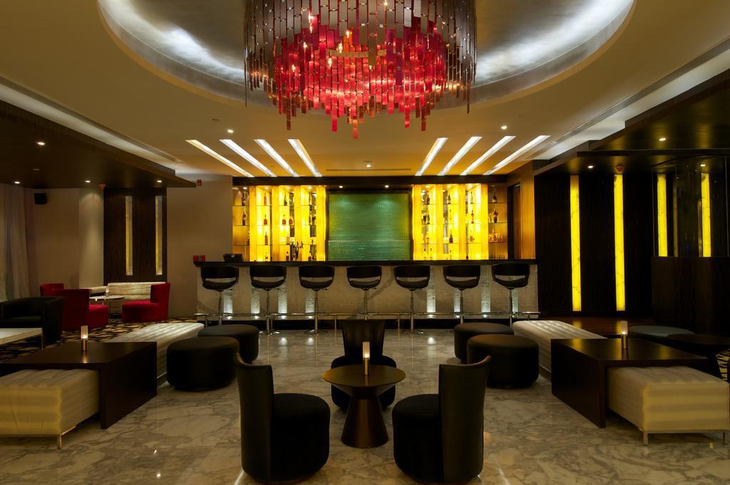 Vivanta Hyderabad, Begumpet Exterior foto The lobby of the hotel