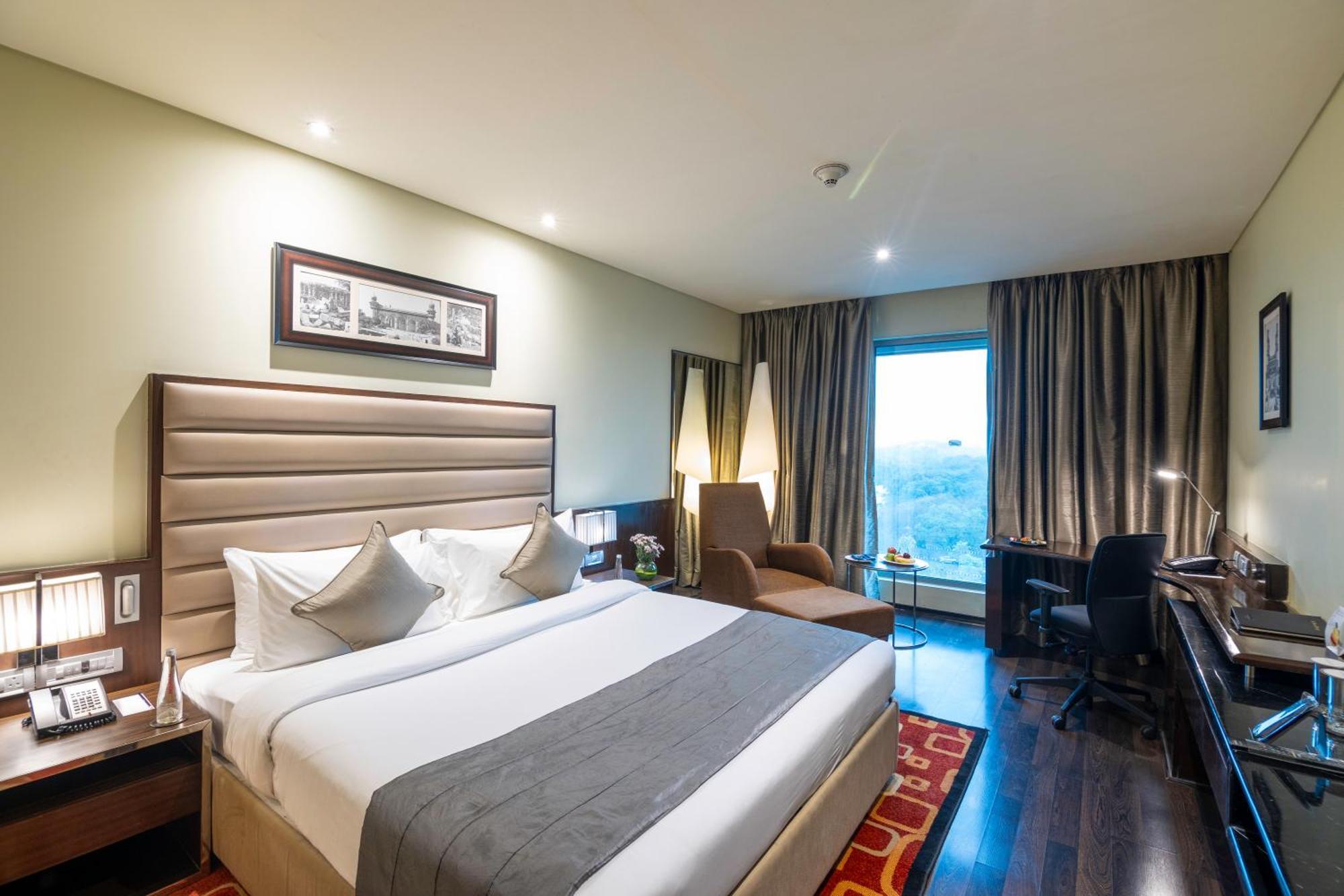 Vivanta Hyderabad, Begumpet Exterior foto A room at the hotel