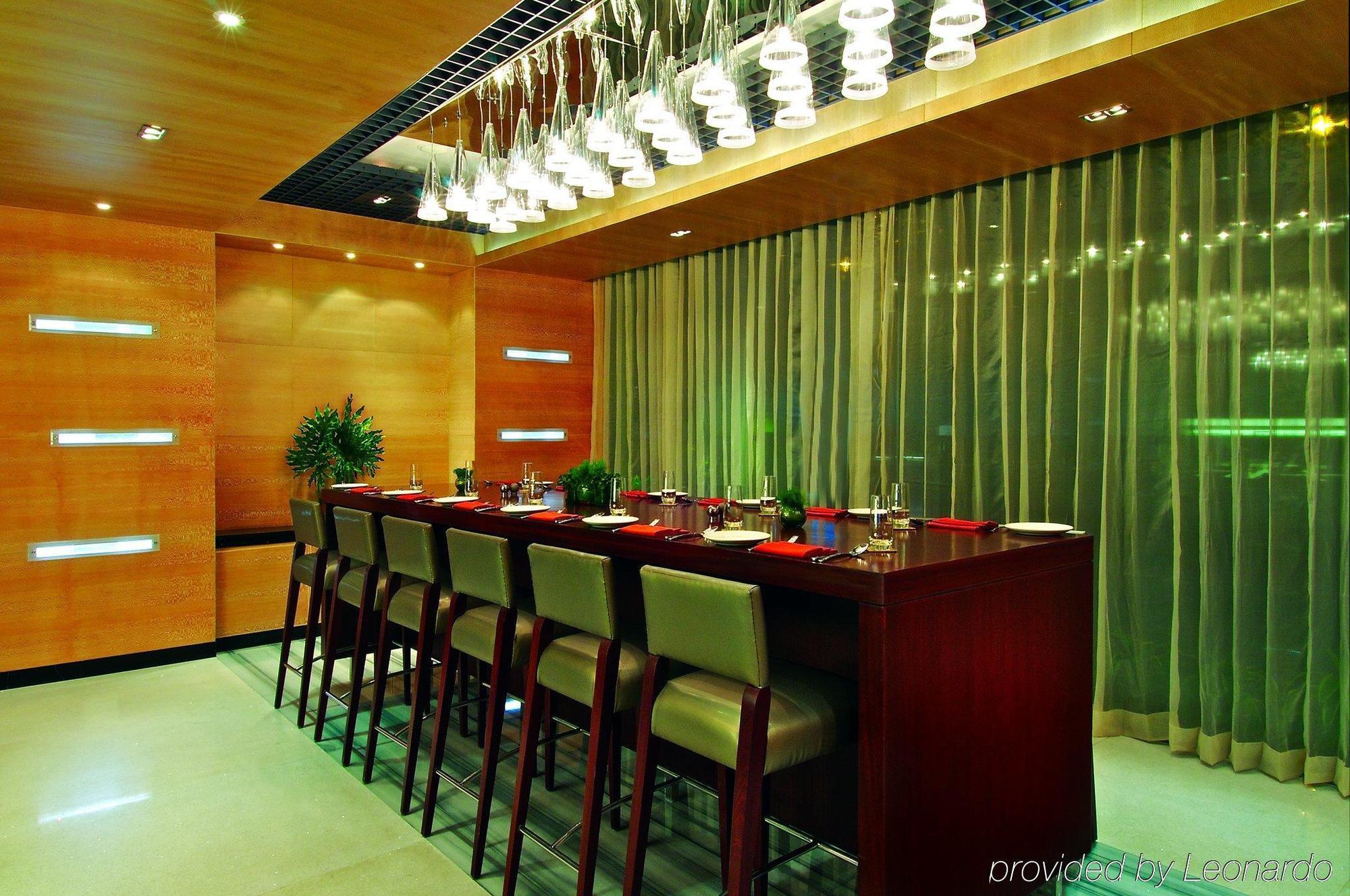Vivanta Hyderabad, Begumpet Facilidades foto A restaurant in China