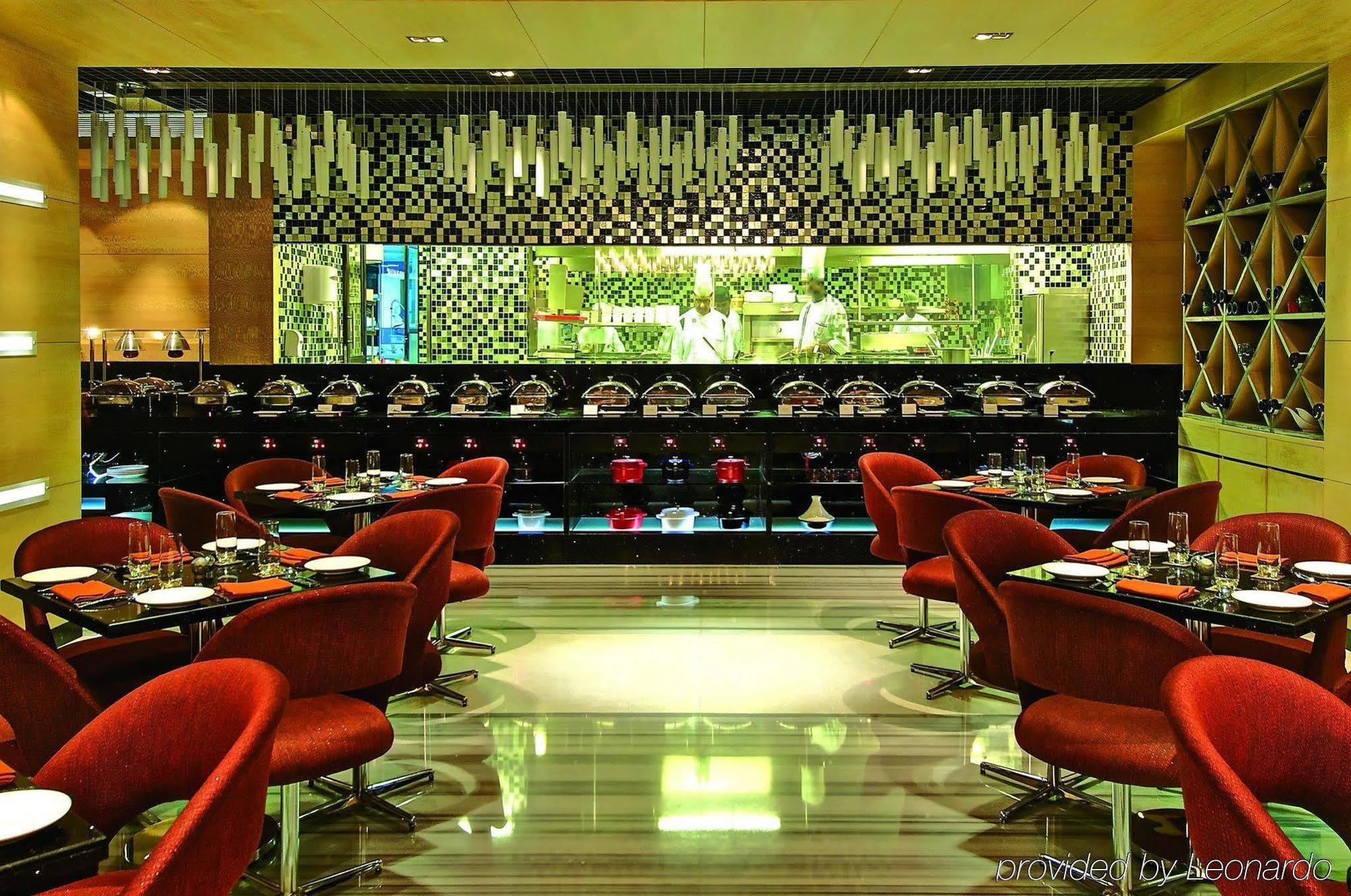Vivanta Hyderabad, Begumpet Restaurante foto The restaurant