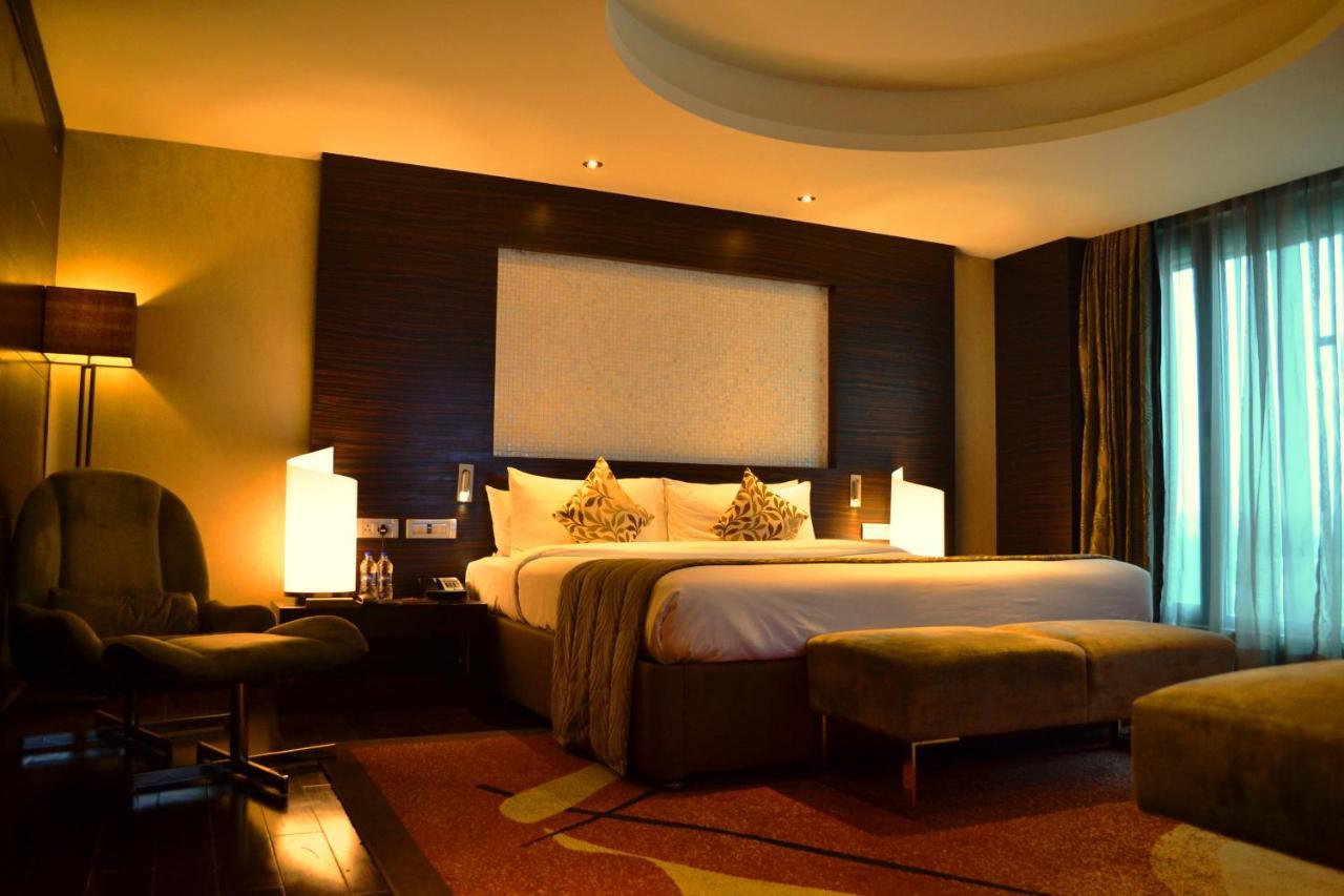 Vivanta Hyderabad, Begumpet Exterior foto